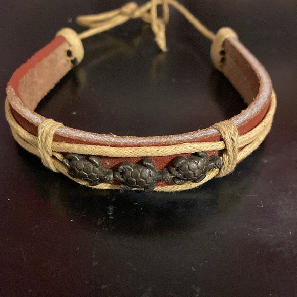 Leather turtle bracelet from Hawaii, brown - Picture 2 of 6